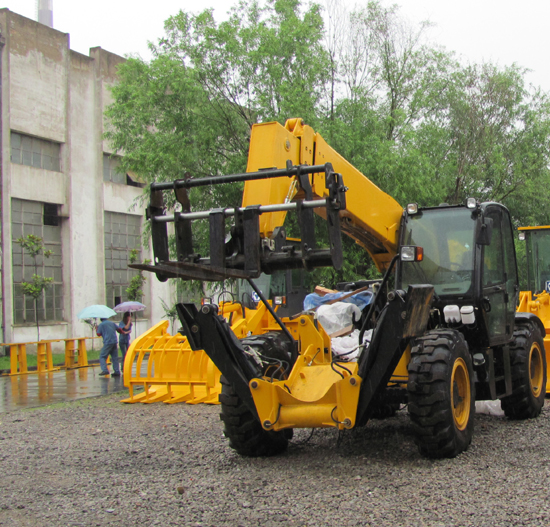 XT670-140 Telehandler